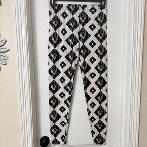 Always black and white tribal diamond patterned leggings One Size